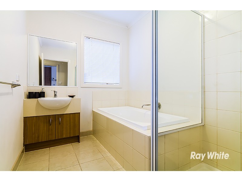 32 Silverwattle Drive, Lyndhurst VIC 3975