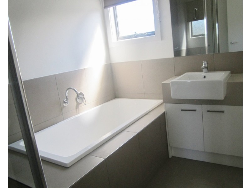 29/17 Golden Elm Way, Lyndhurst VIC 3975