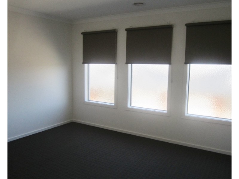 29/17 Golden Elm Way, Lyndhurst VIC 3975