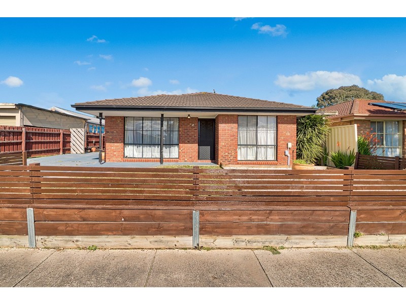 26 Bates Street, Cranbourne West VIC 3977