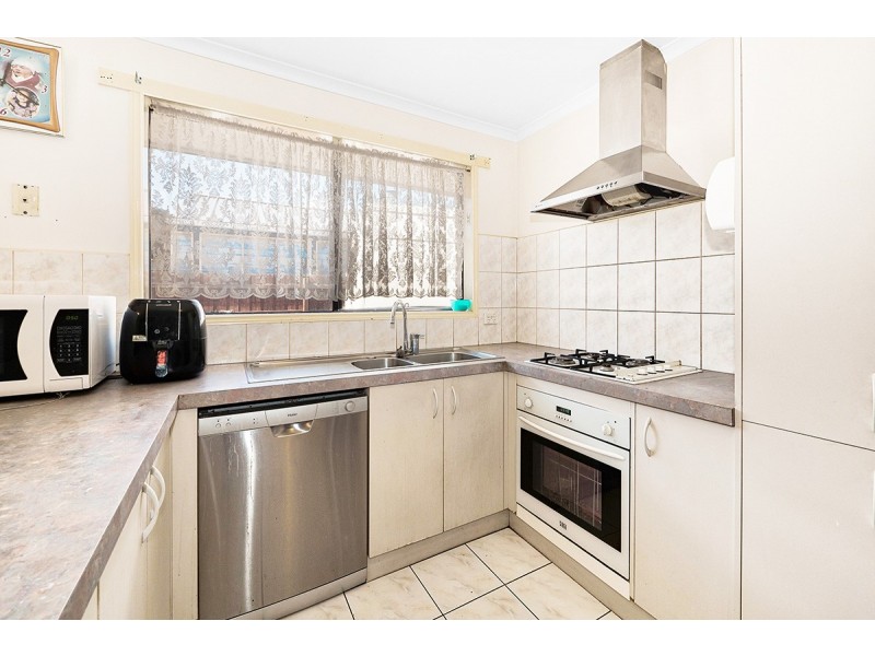 26 Bates Street, Cranbourne West VIC 3977