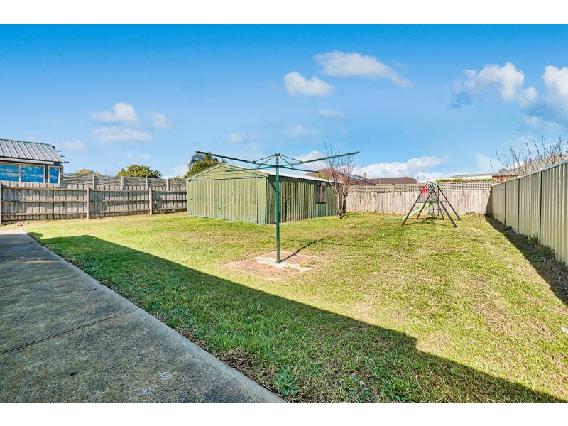 26 Bates Street, Cranbourne West VIC 3977