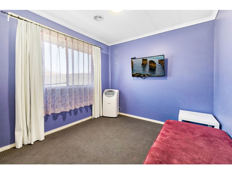 26 Bates Street, Cranbourne West VIC 3977