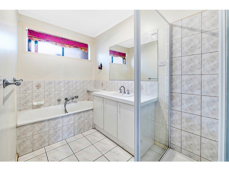 26 Bates Street, Cranbourne West VIC 3977