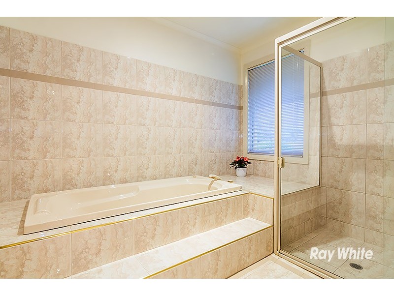 6 Oakridge Close, Lysterfield South VIC 3156