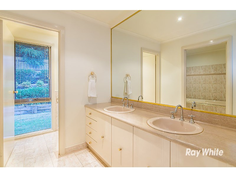 6 Oakridge Close, Lysterfield South VIC 3156