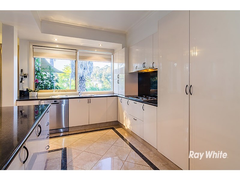 6 Oakridge Close, Lysterfield South VIC 3156