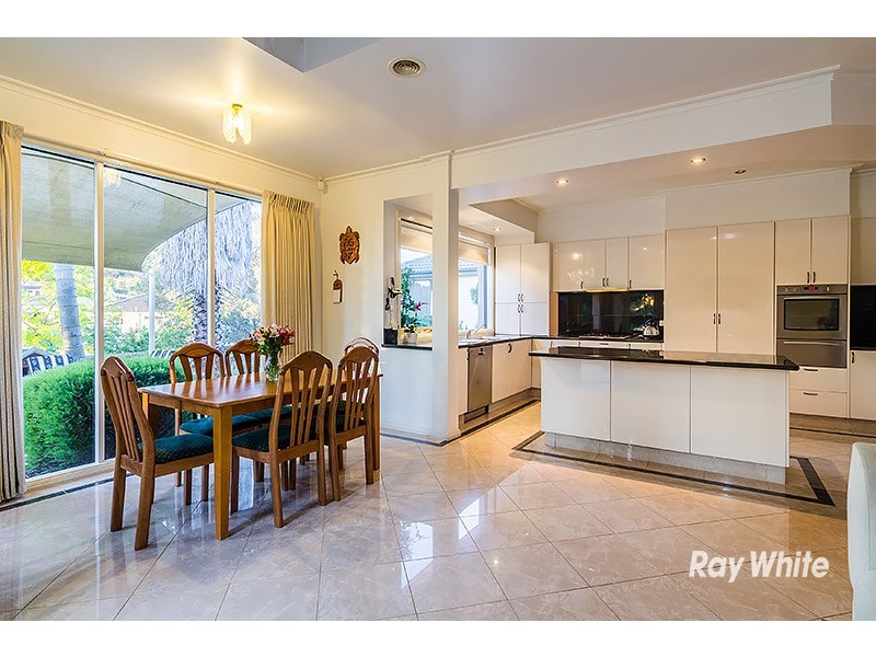 6 Oakridge Close, Lysterfield South VIC 3156