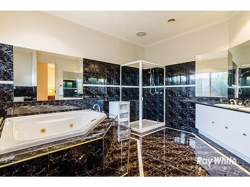 6 Oakridge Close, Lysterfield South VIC 3156