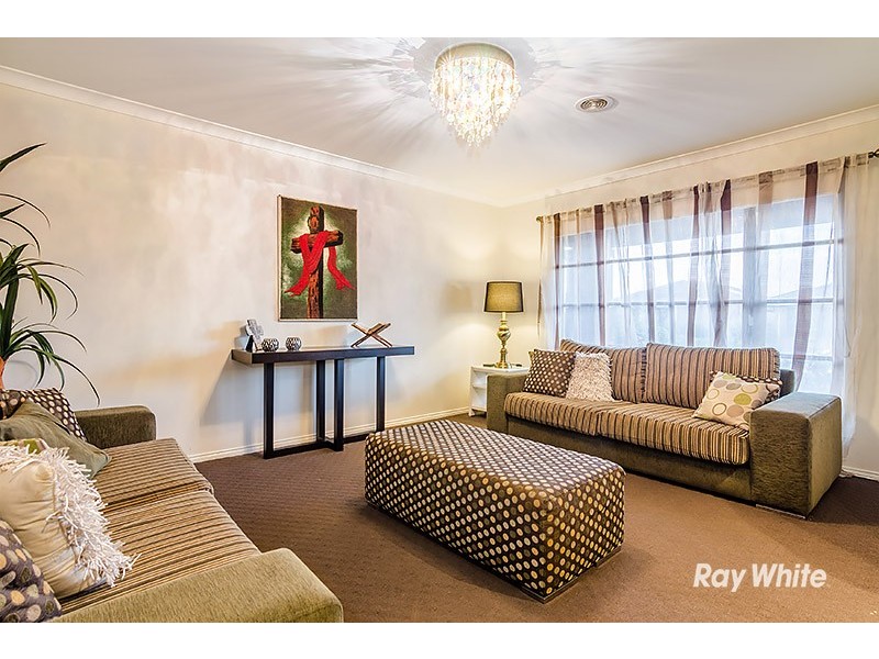 54 Thunderbolt Drive, Cranbourne East VIC 3977