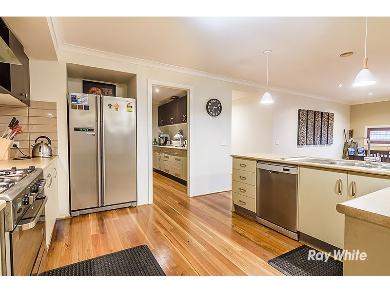 54 Thunderbolt Drive, Cranbourne East VIC 3977