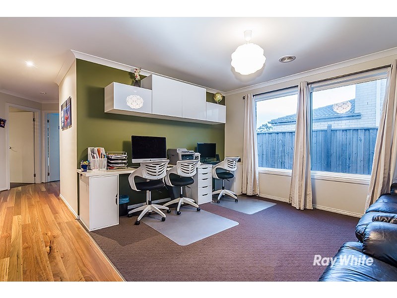 54 Thunderbolt Drive, Cranbourne East VIC 3977