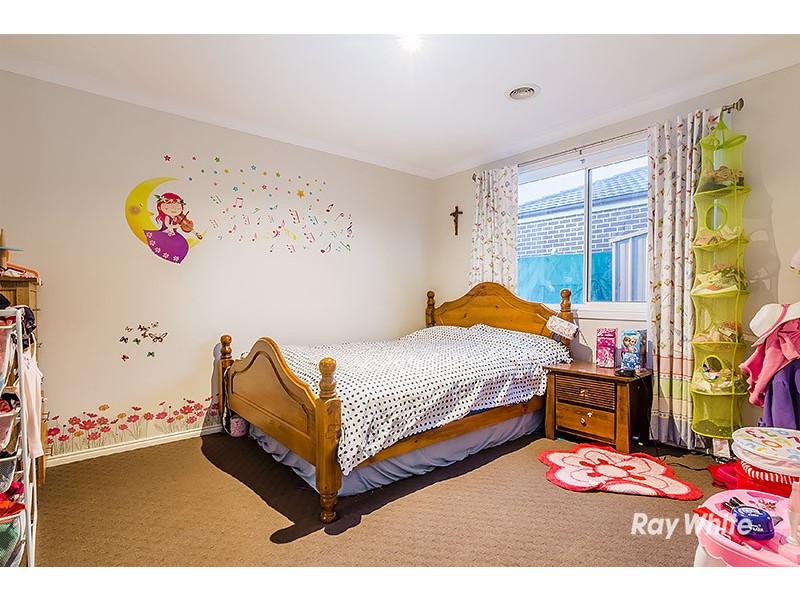 54 Thunderbolt Drive, Cranbourne East VIC 3977