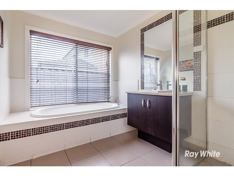 54 Thunderbolt Drive, Cranbourne East VIC 3977