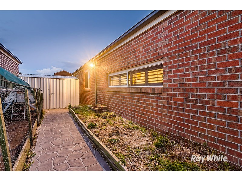 54 Thunderbolt Drive, Cranbourne East VIC 3977