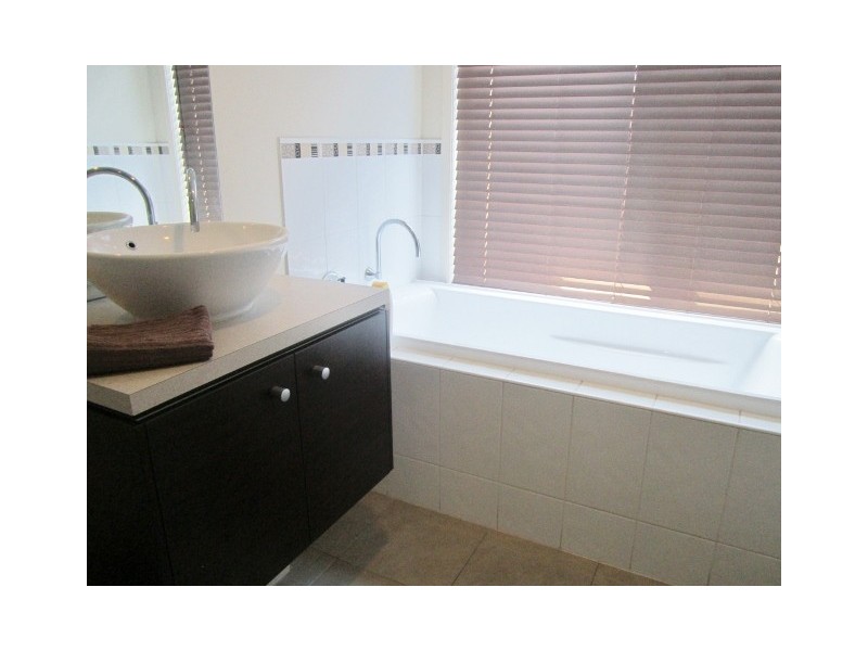 2 Barcoo Court, Carrum Downs VIC 3201