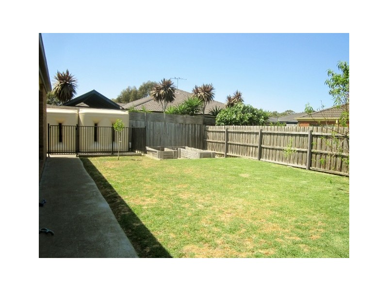 2 Barcoo Court, Carrum Downs VIC 3201