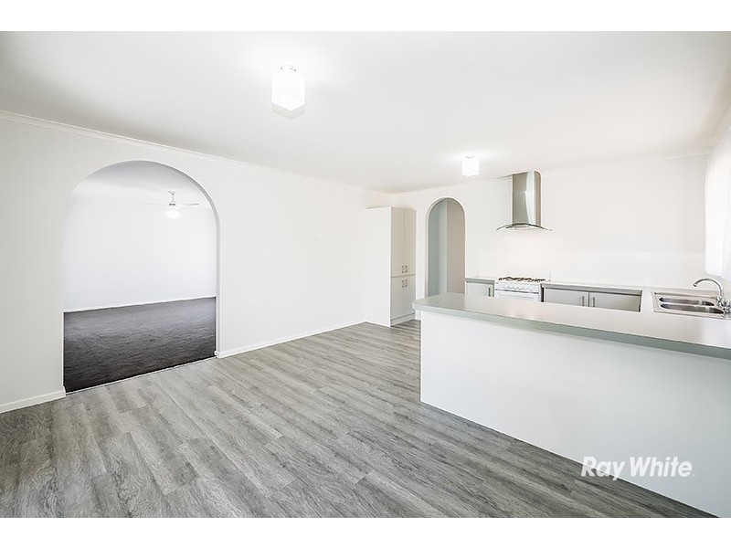 45 Navarre Drive, Cranbourne West VIC 3977