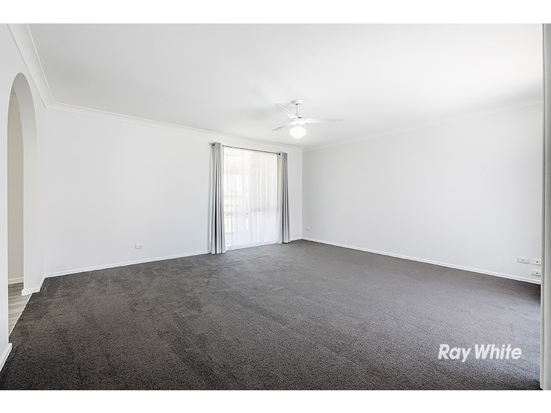 45 Navarre Drive, Cranbourne West VIC 3977