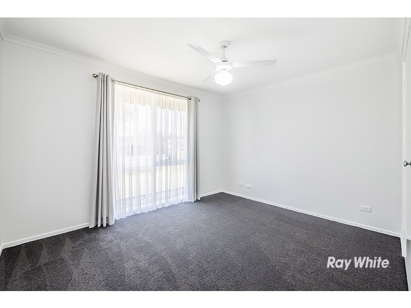 45 Navarre Drive, Cranbourne West VIC 3977