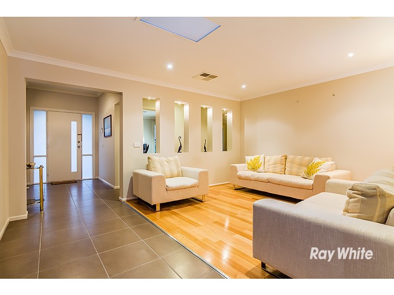 29 Hal Porter Terrace, Lynbrook VIC 3975
