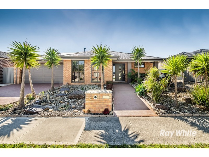 6 Foxhound Grove, Cranbourne East VIC 3977