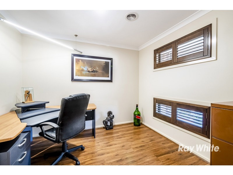 6 Foxhound Grove, Cranbourne East VIC 3977