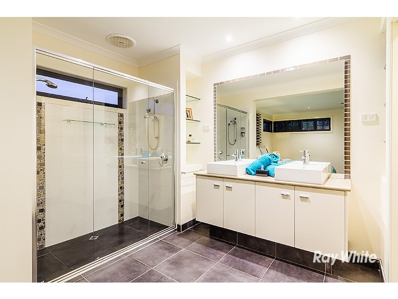 33 Alysha Avenue, Lyndhurst VIC 3975