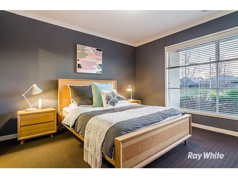 9 Elwick Drive, Clyde North VIC 3978