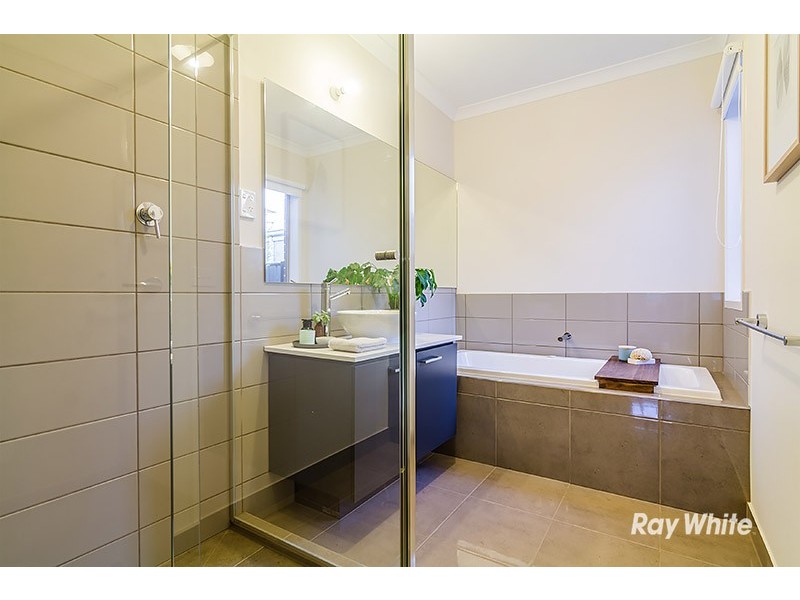 9 Elwick Drive, Clyde North VIC 3978