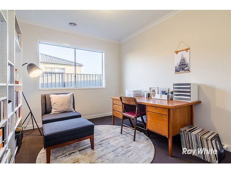 9 Elwick Drive, Clyde North VIC 3978