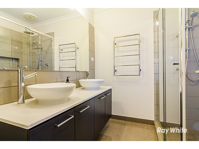 9 Elwick Drive, Clyde North VIC 3978