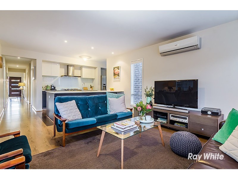 9 Elwick Drive, Clyde North VIC 3978