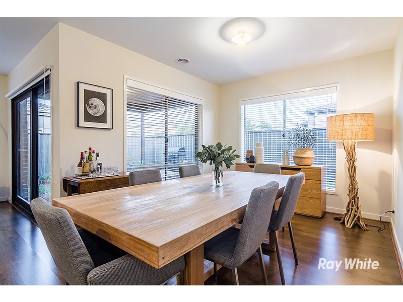 9 Elwick Drive, Clyde North VIC 3978