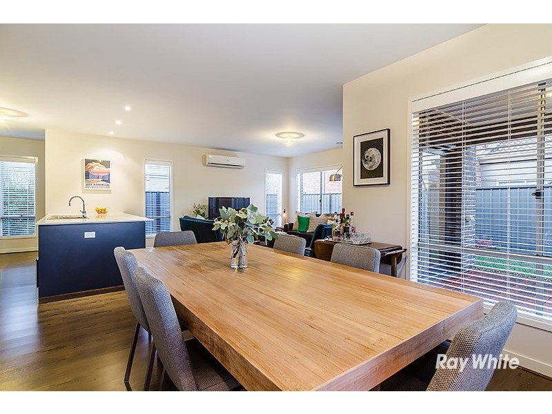 9 Elwick Drive, Clyde North VIC 3978