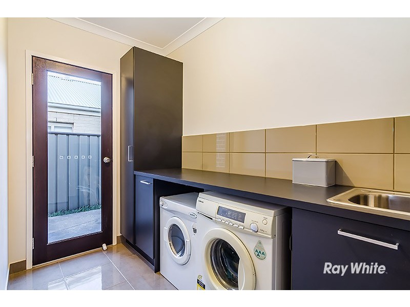 9 Elwick Drive, Clyde North VIC 3978