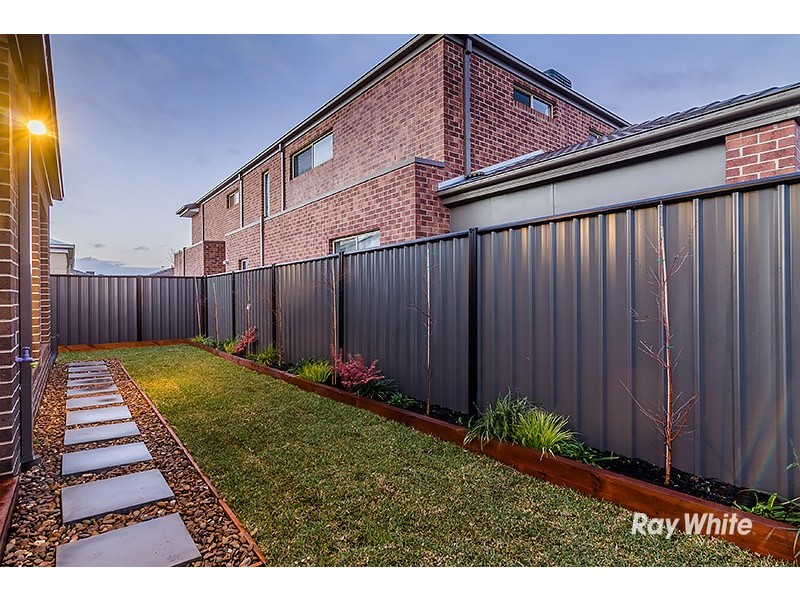 9 Elwick Drive, Clyde North VIC 3978