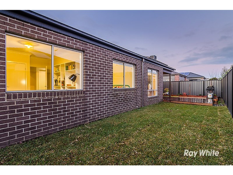 9 Elwick Drive, Clyde North VIC 3978