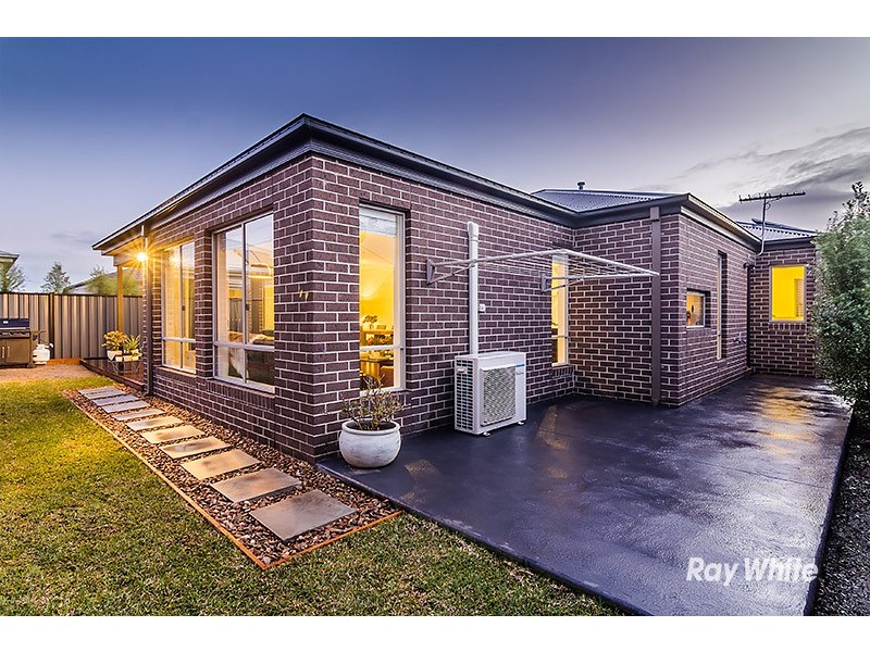 9 Elwick Drive, Clyde North VIC 3978