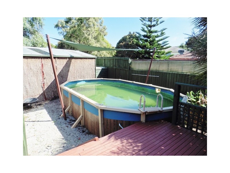 4 Valepark Crescent, Cranbourne VIC 3977