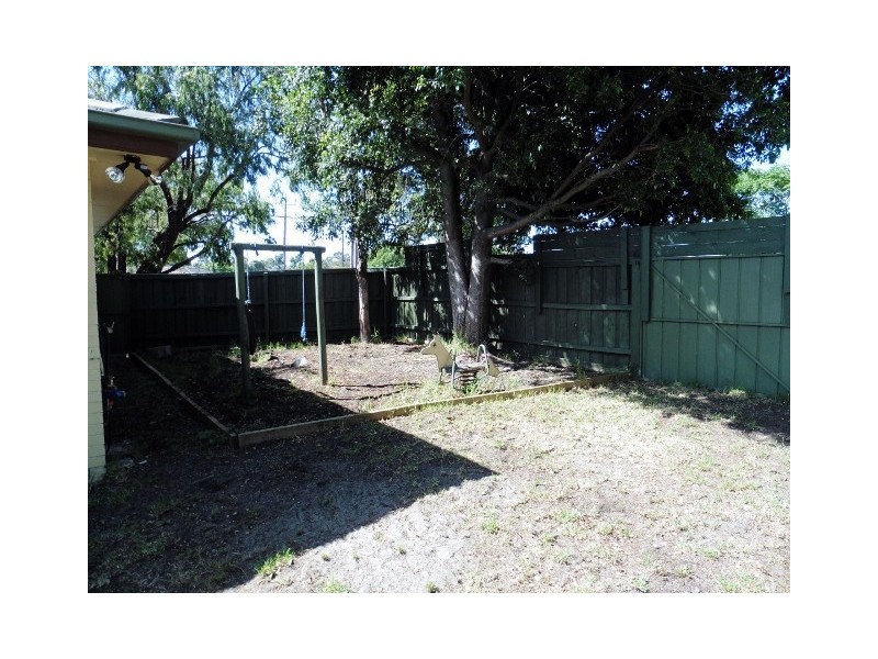 4 Valepark Crescent, Cranbourne VIC 3977