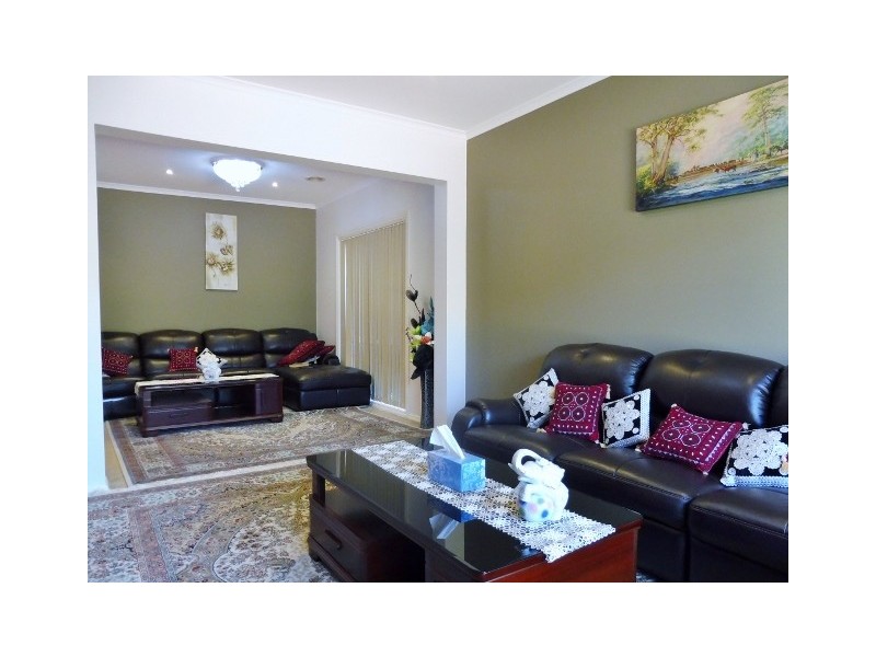 115 Golden Grove Drive, Narre Warren South VIC 3805