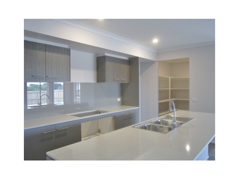 10 Macreadie Drive, Berwick VIC 3806