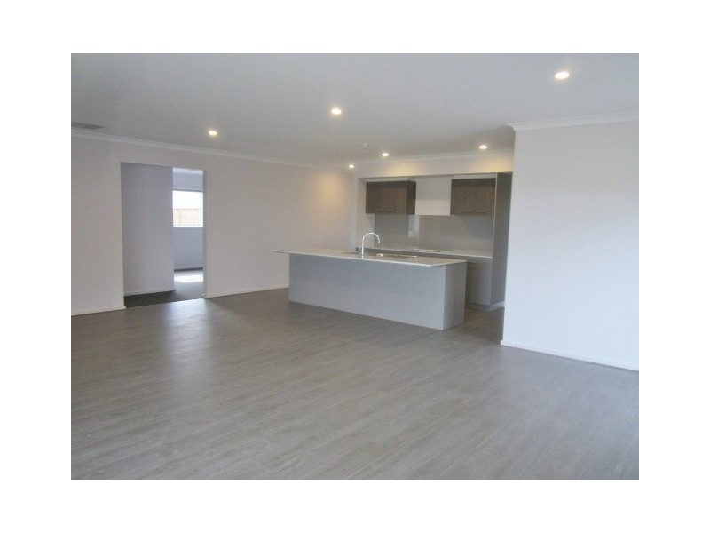 10 Macreadie Drive, Berwick VIC 3806