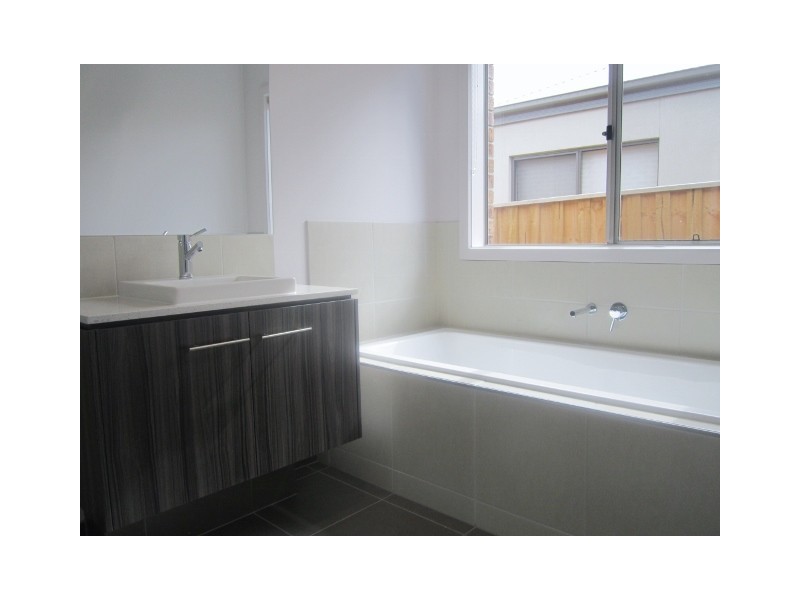 10 Macreadie Drive, Berwick VIC 3806