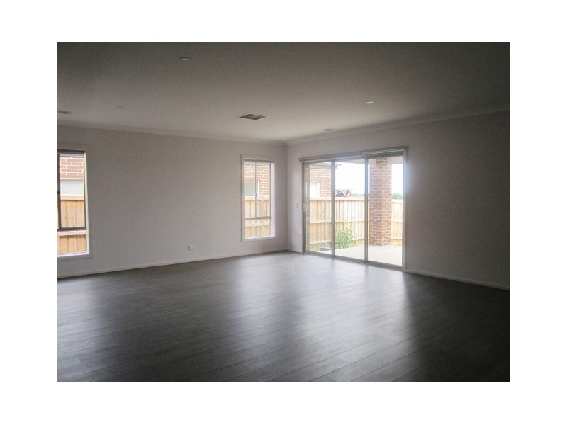 10 Macreadie Drive, Berwick VIC 3806