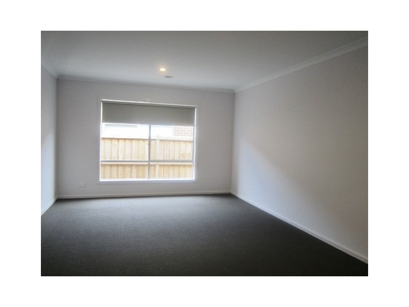 10 Macreadie Drive, Berwick VIC 3806