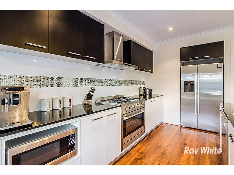 3 Venn Grove, Cranbourne West VIC 3977