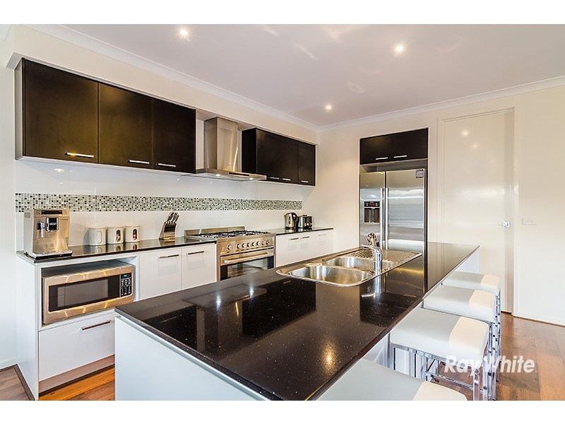 3 Venn Grove, Cranbourne West VIC 3977