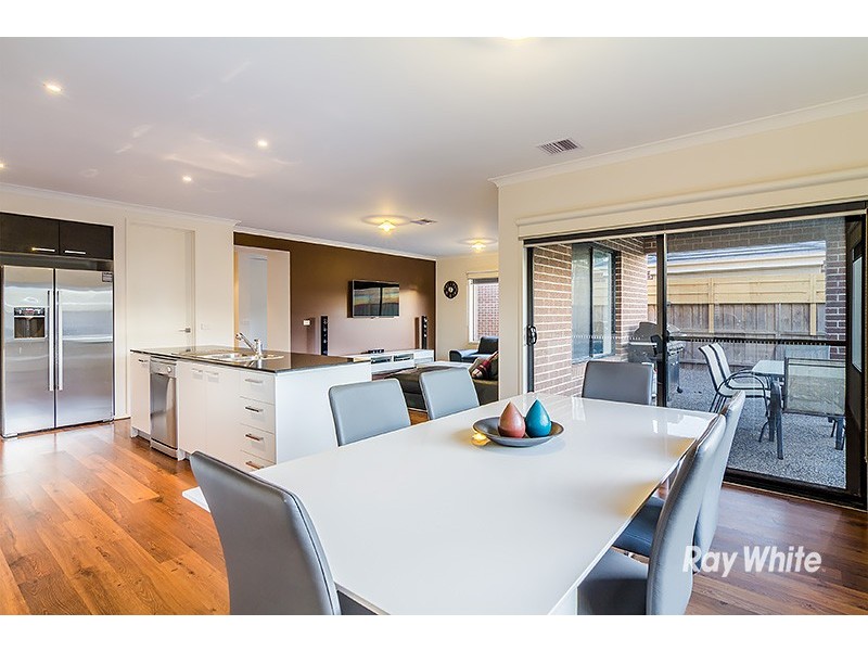 3 Venn Grove, Cranbourne West VIC 3977